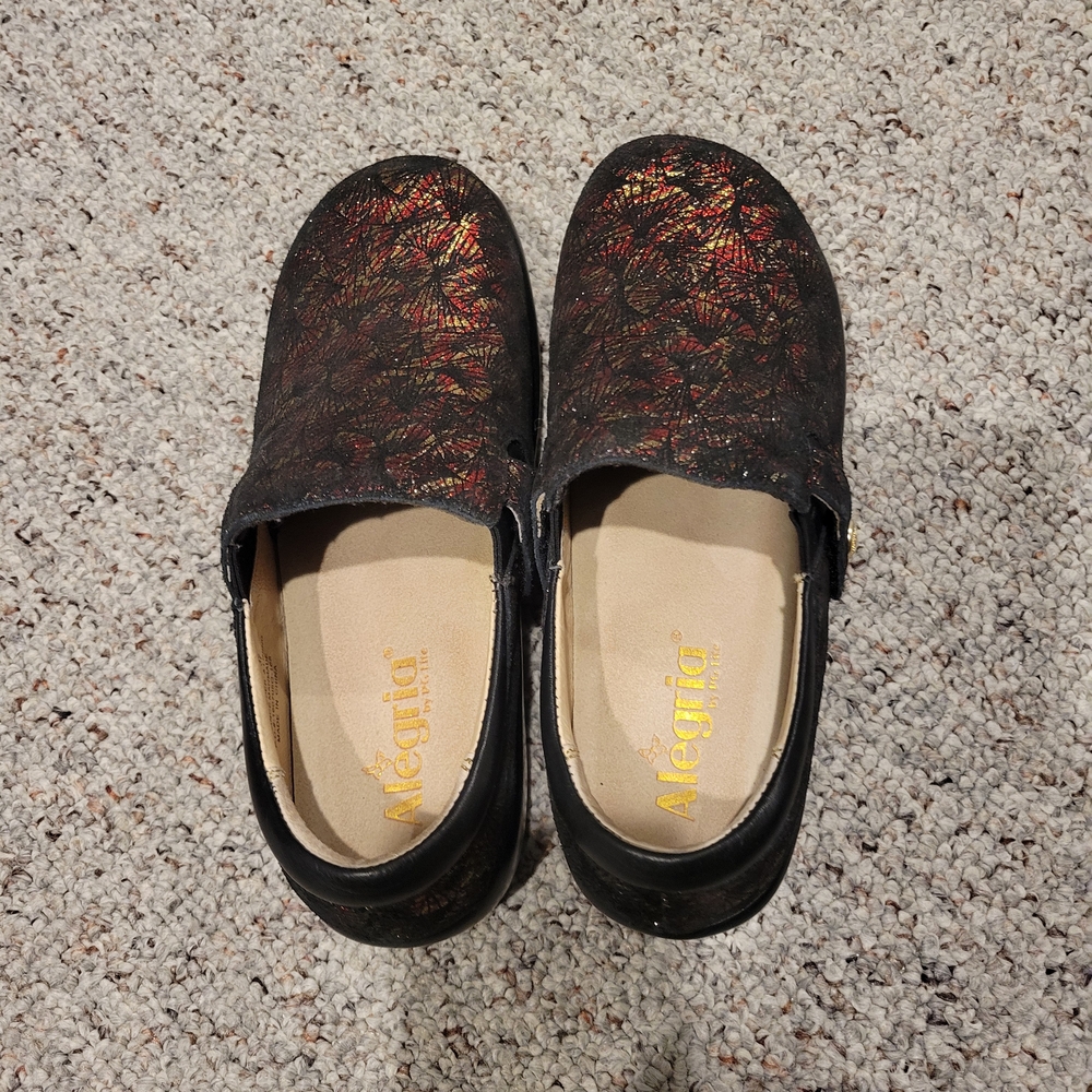 Alegria PGlite Black, Gold, & Red with Minimalist Design. Size 37
